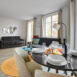 159 Margot - Superbe A Paris