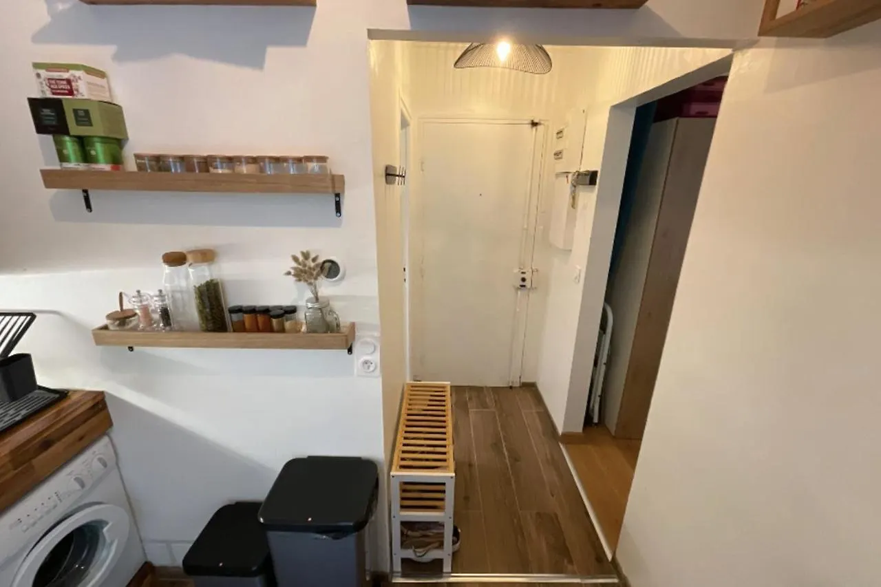 파리 Cozy Cocoon Near Parc Montsouris 아파트 0*,  프랑스
